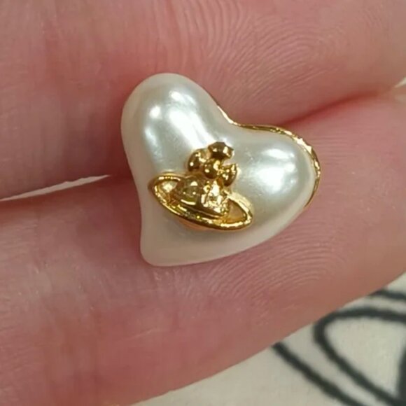 Vivienne Westwood Pearl Heart Orb Earrings - Picture 5 of 5